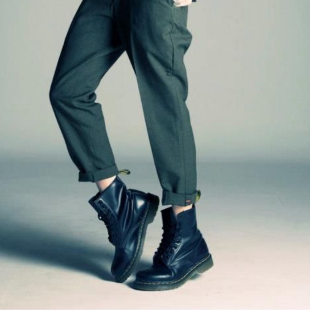 Dr. Martens the original size 8 women’s Airwalk boots